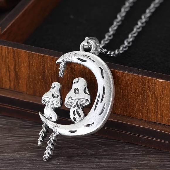 Jewelry - ⭐️ Mushroom Silvertone Pendant Necklace New